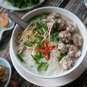 Điểm tâm nhanh gọn cho bữa sáng với bún mọc dọc mùng chuẩn vị