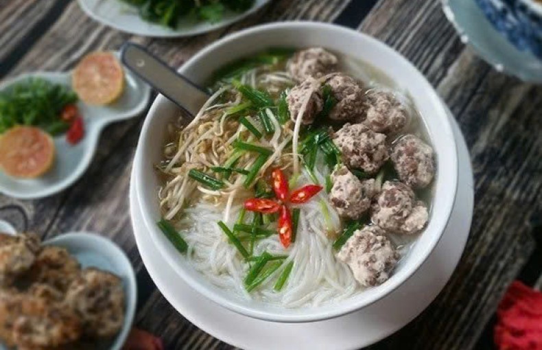 Điểm tâm nhanh gọn cho bữa sáng với bún mọc dọc mùng chuẩn vị