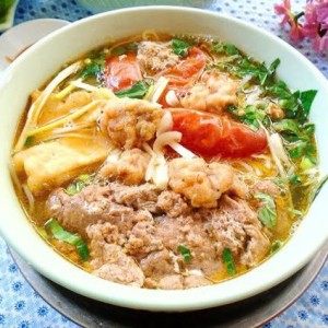 Bữa sáng ngon miệng, ấm bụng với món bún riêu cua chả mực