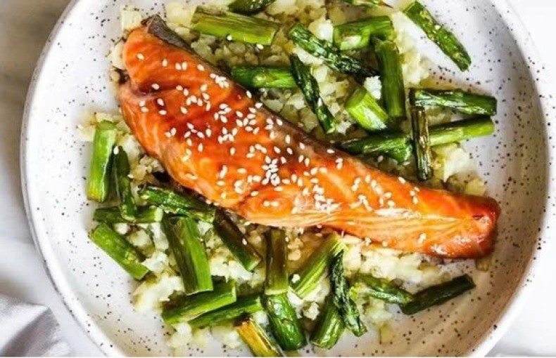 Công thức làm cá hồi nướng măng tây đơn giản, bổ dưỡng