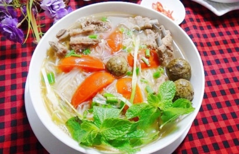 Bún sườn nấu sấu thơm ngon cho ngày cuối tuần