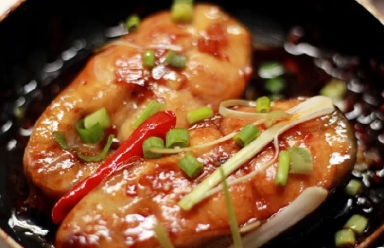 Cách làm cá basa kho tộ đậm vị, đưa cơm