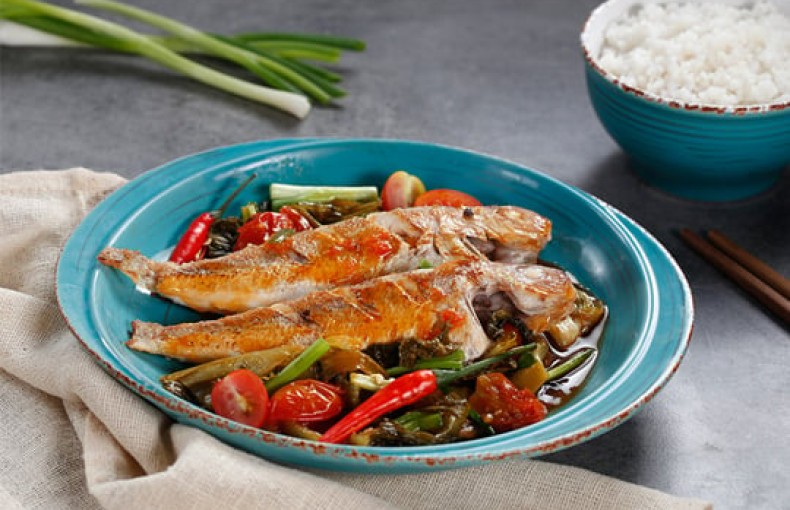 Cách chế biến cá đồng kho dưa cà lạ miệng, đưa cơm phải làm ngay cho bữa cơm tối