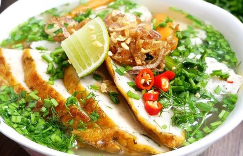 Hướng dẫn làm bánh canh chả cá đậm đà vị quê hương miền Trung