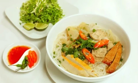 Bánh canh chả cá ngon nổi tiếng vùng đất Quy Nhơn