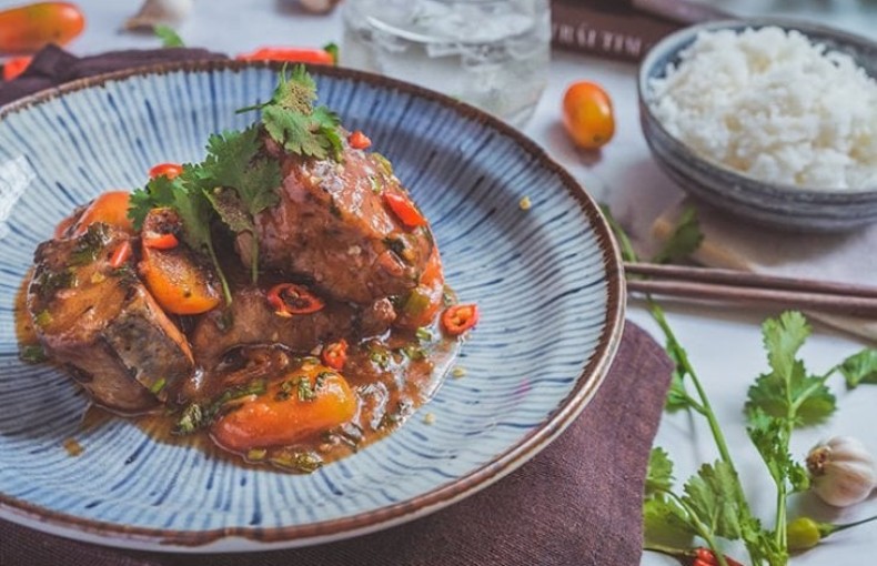 Làm cá chiên giòn sốt me ngon lạ miệng ngày mưa