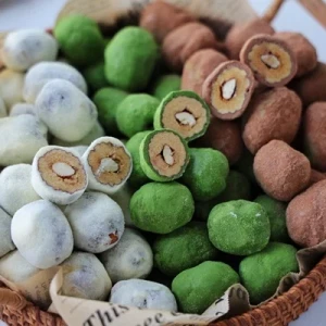 Cách làm táo đỏ bọc hạnh nhân bùi ngon lạ miệng cho dịp Tết