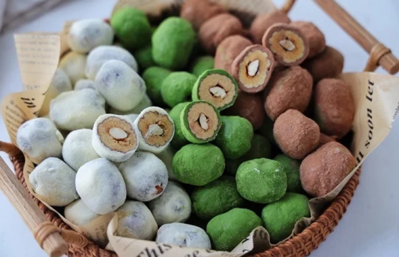 Cách làm táo đỏ bọc hạnh nhân bùi ngon lạ miệng cho dịp Tết