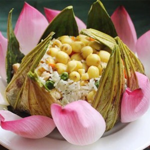 Đậm đà hương vị với cơm hấp lá sen chuẩn xứ Huế