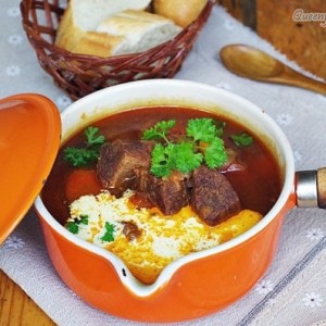 Bật mí cách làm bò hầm kiểu Hungari thơm ngon đúng điệu