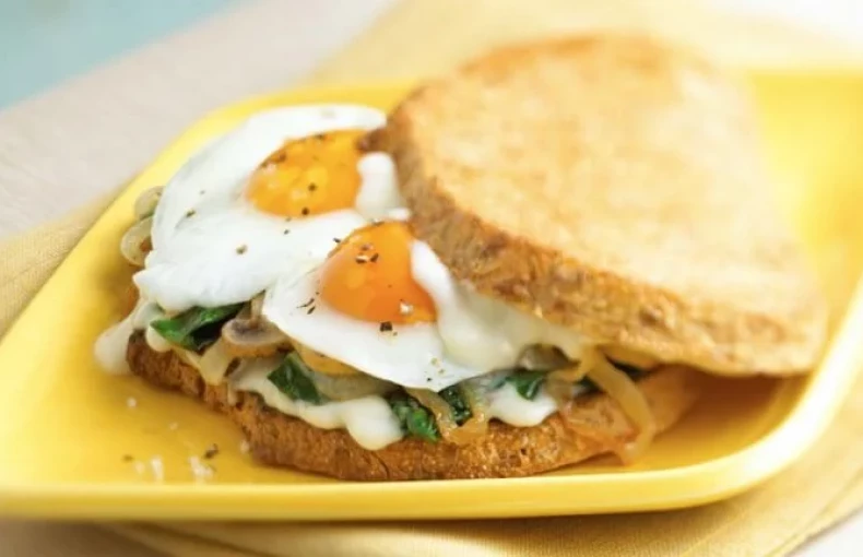 10 phút xong ngay bánh mì sandwich kẹp trứng cho bữa sáng đầy đủ dinh dưỡng