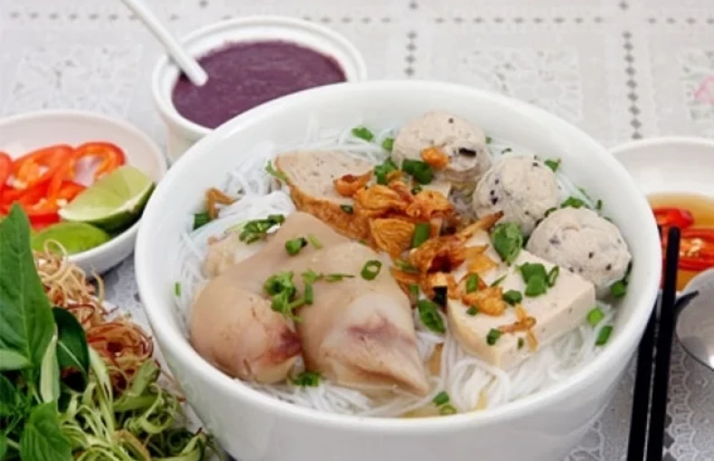 Cách nấu bún mọc chân giò đơn giản nhất