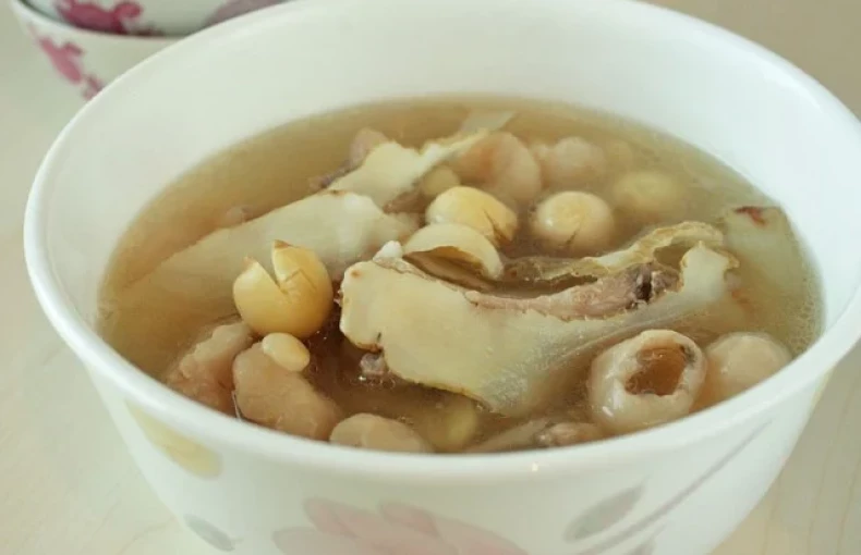 Bổ mát với món canh sườn ninh hạt sen