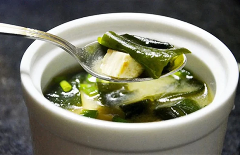 Trổ tài khéo tay với món chay canh rong biển đậu hũ