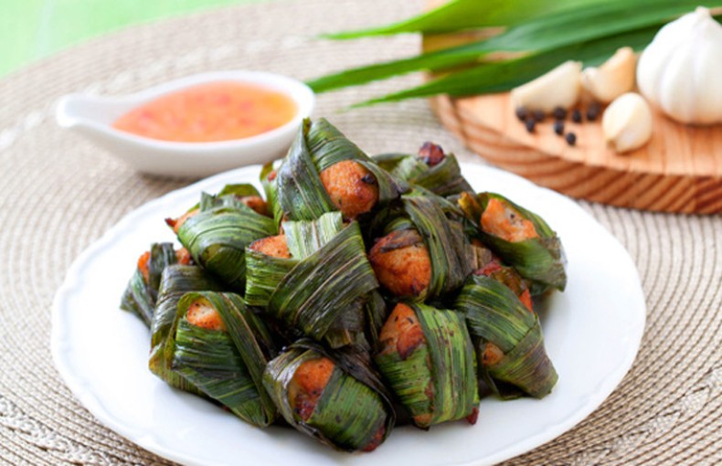 Cách làm món thịt gà cuộn lá dứa chiên thơm ngon kiểu Thái