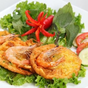 Cách làm bánh tôm Hồ Tây thơm phức, giòn rụm khó quên